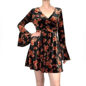 NWOT✨ SAGE Floral Velvet Bell Sleeve Dress